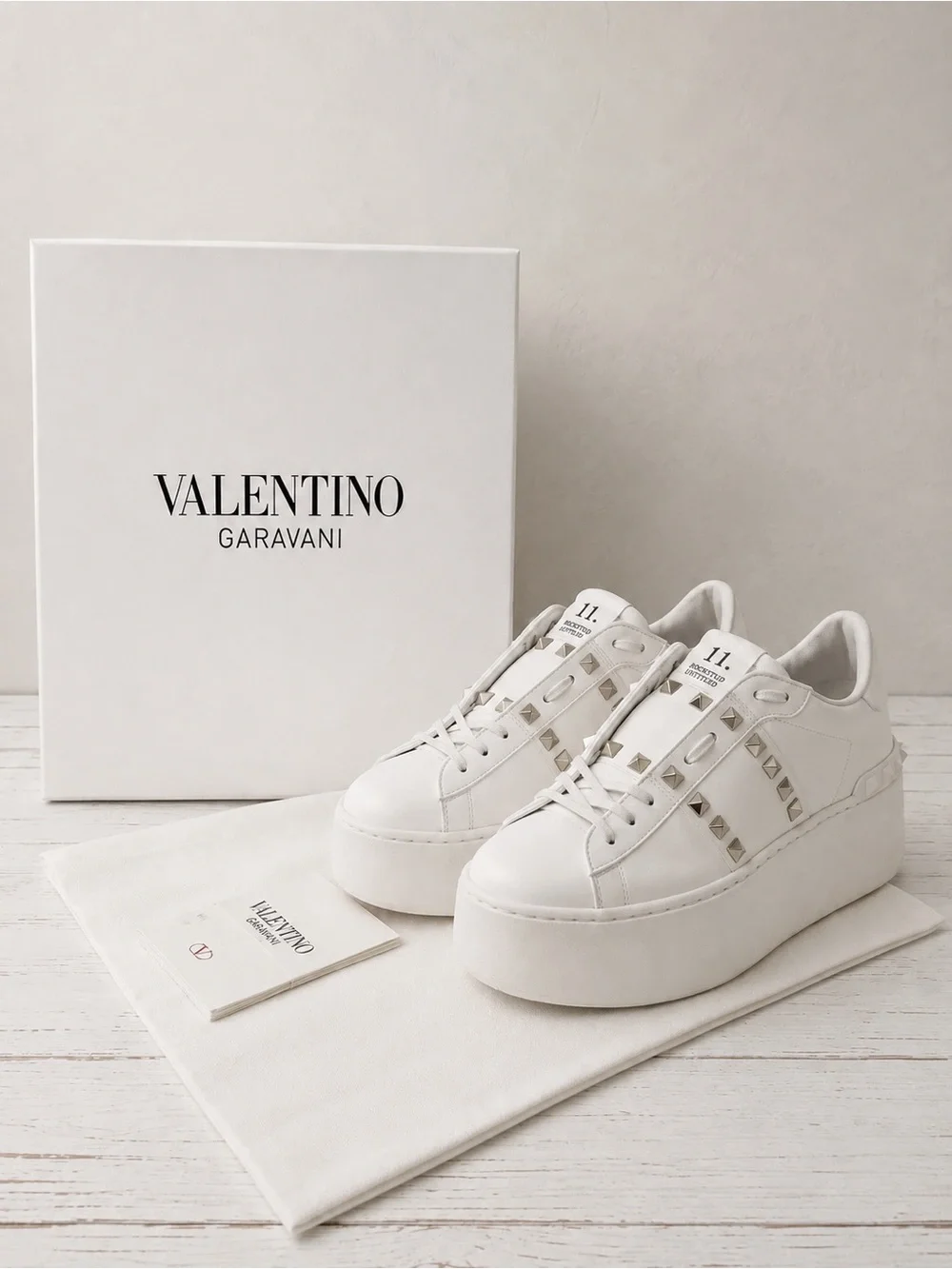 Valentino Garavani Rockstud Untitled Bianco/ Gold Stud Platform Sneakers Size 8